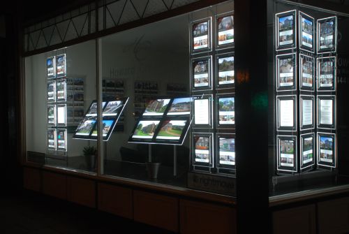 LED Schaufenster Display drehbar 8 x DINA4 Acryl- Postertaschen