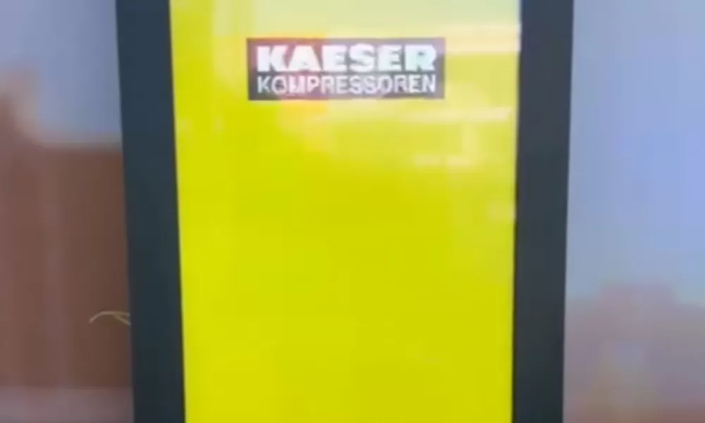 Digitale Outdoor-Infostelen auf der Bauma München 2025: Käser Kompressoren überzeugt mit wetterfeste